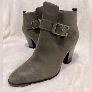 181. Donald J Pliner Sage Booties 9M LIKE NEW